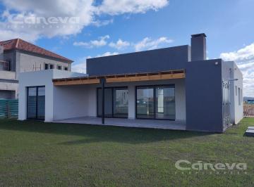 Casa · 160m² · 5 Ambientes · 2 Cocheras · Casa en Riberas