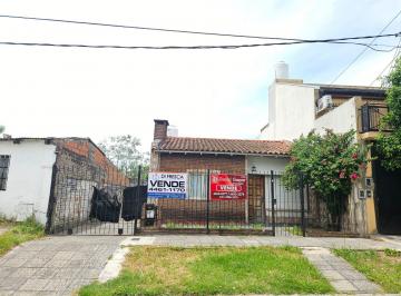 Casa · 67m² · 3 Ambientes · 1 Cochera · Casa 3 Amb. a Reciclar Lote 8,66 X 30 m