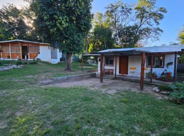 Casa · 195m² · 8 Ambientes · 1 Cochera · Se Vende Casa Mas Dos Departamentos en Tanti