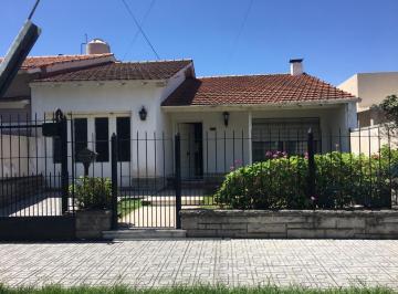 Casa · 120m² · 4 Ambientes · 1 Cochera · Casa en Temperley Este