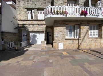 PH · 225m² · 4 Ambientes · 2 Cocheras · Excelente Ubicación Sobre Av Independencia PH 5 Amb Calle