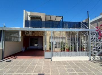 Casa · 170m² · 8 Ambientes · 2 Cocheras · Casa 3 Dorm. en Parque Liceo 1 Secc