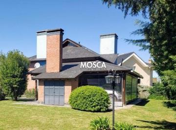 Casa · 143m² · 3 Ambientes · 3 Cocheras · Vendo Permuto Banco Provincia