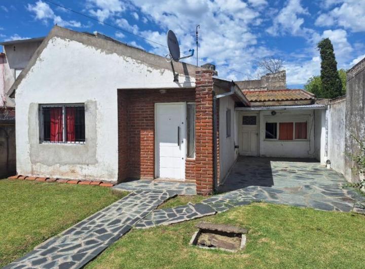 Casa · 233m² · 3 Ambientes · 1 Cochera