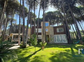 DEI-DEI-1076_2 · Casa 3 Dorm.. | Rey del Bosque Al 1800