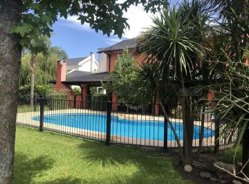 Casa · 205m² · 4 Ambientes · 1 Cochera · Chalet en Venta Ubicado en San Patricio Club de Campo, F. Alvarez