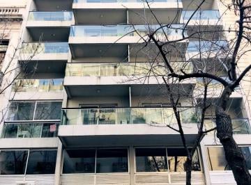Departamento 43m² Alquiler  · Amplio Monoambiente Al Frente con Balcón.