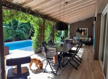 Casa · 350m² · 6 Ambientes · 2 Cocheras · Casa en Lomas de San Isidro