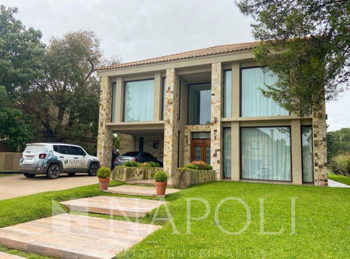 Casa · 400m² · 7 Ambientes · 1 Cochera