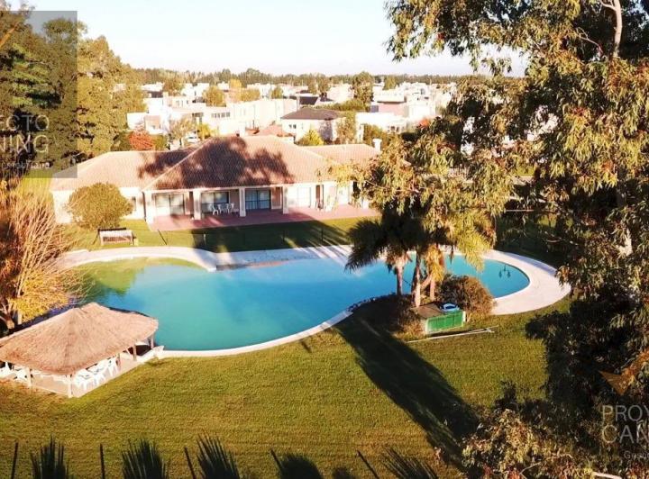 Terreno · 909m²