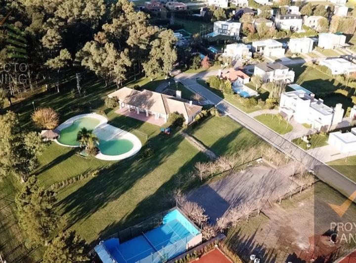 Terreno · 909m²