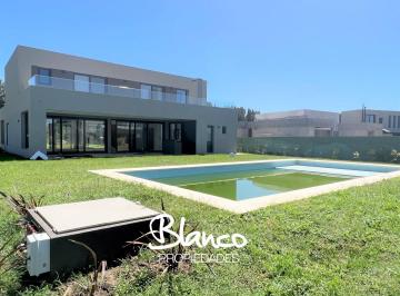 Casa · 260m² · 4 Ambientes · 3 Cocheras · Casa en Alquiler en Pilara, Pilar, G. B. a. Zona Norte