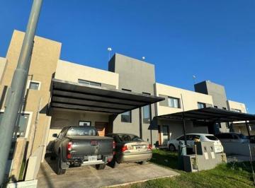 Casa · 140m² · 4 Ambientes · 2 Cocheras · Duplex en Venta 3 Dorm. Terrazas de Manantiales