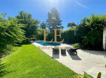 Casa · 230m² · 4 Ambientes · 3 Cocheras · Venta Casa Aranjuez Cc Apto Credito