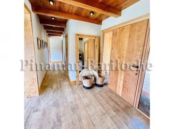 Casa · 430m² · 8 Ambientes · 826 Arelauquen Alquiler en Bariloche 6 Dorm. 5 Baños y Toilette