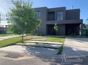Casa · 195m² · 5 Ambientes · 3 Cocheras · Casa en Lagoon Pilar