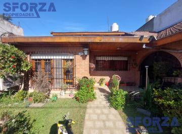 Casa · 190m² · 4 Ambientes · 1 Cochera · Casa - Los Polvorines