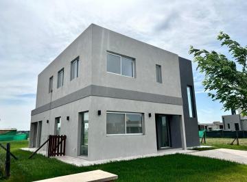 Casa · 175m² · 5 Ambientes · A Estrenar - Steel Frame - Piscina - San Felipe
