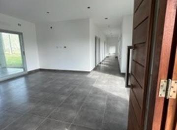 Casa · 250m² · 4 Ambientes · 4 Cocheras · Casa Quinta