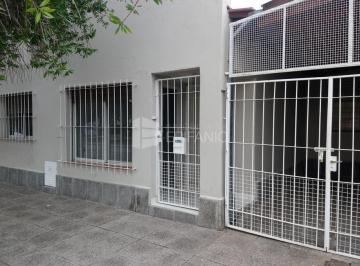 Casa · 80m² · 4 Ambientes · 1 Cochera · Venta - Casa de en Zona Residencial - 2 Dorm. - C059