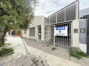 Casa · 65m² · 4 Ambientes · 1 Cochera · Venta - Departamento de en Zona Residencial - 2 Dorm. - C059