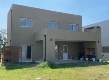 Casa · 141m² · 4 Ambientes · 1 Cochera · Casa Santa Lucia, Pilar del Este, Pilar