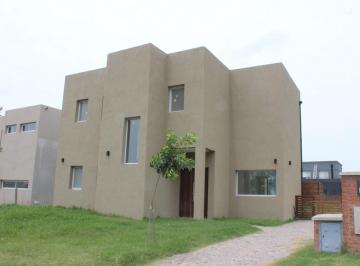 Casa · 141m² · 4 Ambientes · Casa Santa Lucia, Pilar del Este, Pilar