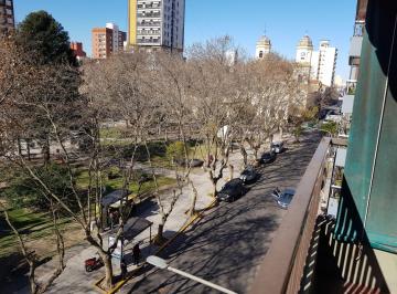 Departamento de 3 ambientes, Quilmes · Departamento 3 Ambientes en Muy Buen Estado Frente a La Plaza de La Catedral de