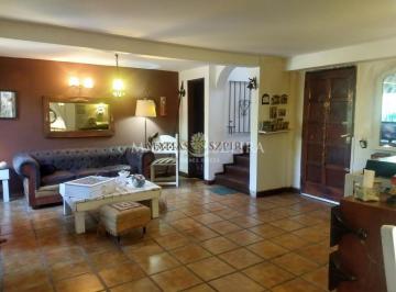 Casa · 110m² · 4 Ambientes · 1 Cochera · Casa en Venta 4 Ambientes Castelar Norte