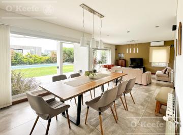Casa · 268m² · 4 Ambientes · 2 Cocheras · Casa en Venta - Barrio Nuevo Quilmes - Lote Central.