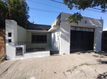 Casa · 192m² · 5 Ambientes · 1 Cochera · Casa en Venta. Barrio Bella Vista.
