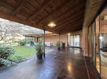 Foto · Casa a La Venta en Country El Bosque con Pileta y Galería