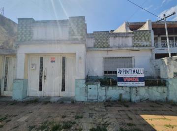 Casa · 140m² · 5 Ambientes · 1 Cochera · Venta Casa Caseros