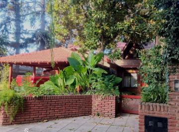 Casa · 140m² · 6 Ambientes · 2 Cocheras · Casa en Venta en Adrogué, Almirante Brown, G. B. a. Zona Sur