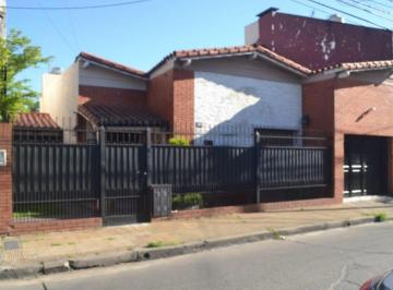 Casa · 190m² · 4 Ambientes · 1 Cochera · Toscano 800. Venta Casa. Villa Sarmiento