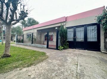 C21-047-80849_2 · Venta Casa 3 Ambientes con Parque en Ituzaingo