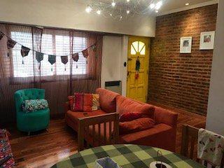Casa de 4 ambientes, Lanús · Venta - Retasada - Excelente 4 Amb. Sobre Lote Propio - Amplio Patio y Garage