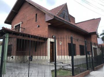 Casa de 4 ambientes, Lanús · En Venta Importante Chalet