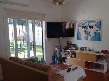 Casa · 70m² · 3 Ambientes · 3 Cocheras · Casa en Venta de Vicenzo Grande