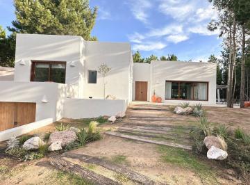 Casa · 200m² · 4 Dormitorios · 1 Cochera · Costa Esmeralda - Senderos II 156 - Alquiler