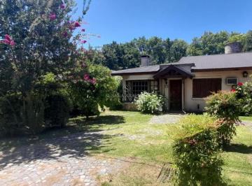 Casa · 200m² · 5 Ambientes · 3 Cocheras · Casa en Venta en Mapuche C. C