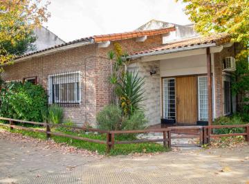 Casa · 126m² · 3 Ambientes · 1 Cochera · Casa de 3 Ambientes con Cochera en Venta en Martinez