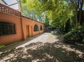 Casa · 303m² · 8 Ambientes · 7 Cocheras · Casa de 8 Ambientes con Cocheras en Venta en Martinez