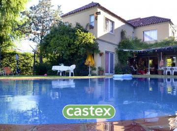Casa · 156m² · 5 Ambientes · Casa de Cinco Ambientes en Venta en Mapuche C. C