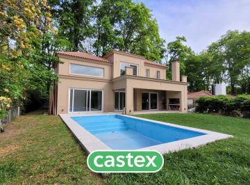 Casa · 220m² · 5 Ambientes · Casa en Venta de Cuatro Ambientes en Mapuche C. C
