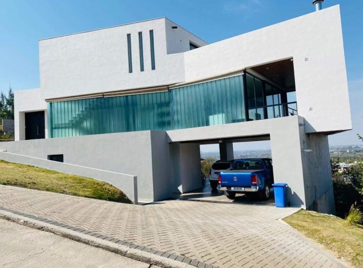 Casa · 670m² · 12 Ambientes · 4 Cocheras
