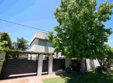Casa · 85m² · 3 Ambientes · 2 Cocheras · Casas en Venta con Parque en Villa Elisa