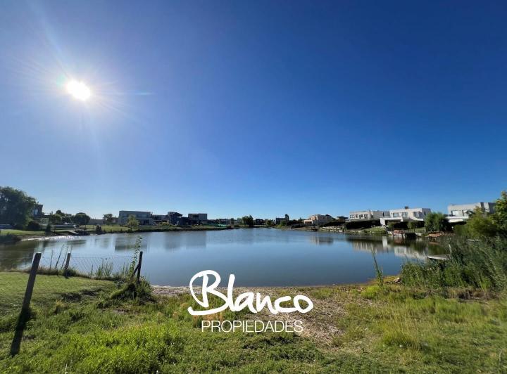 Terreno · 843m²