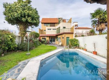 Casa · 330m² · 5 Ambientes · 2 Cocheras · Casa Venta Ramos Mejia