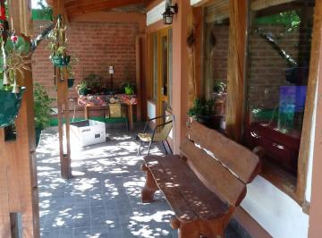 Casa · 180m² · 6 Ambientes · 1 Cochera · Casa en Venta. Villa Regina